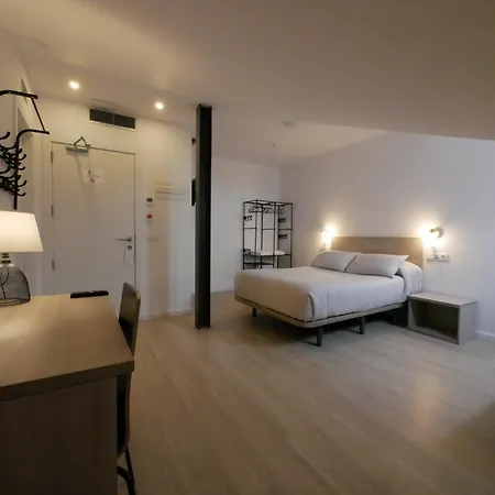 Myro Hotel 2*